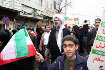 پیام حضرت آیت الله هادوی تهرانی در خصوص دعوت مردم برای حضور گسترده در راهپیمایی یوم الله 22 بهمن 1397