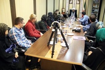 دیدار و گفتگوی اساتید و دانشجویان دانشگاه های کشور چک و اسلواکی با آیت الله هادوی تهرانی
